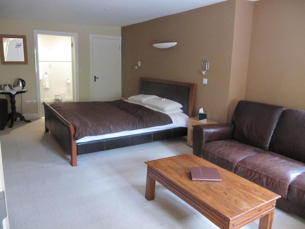 Bath Arms Crockerton Hotel วอร์มินสเตอร์ ภายนอก รูปภาพ