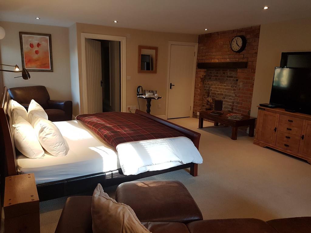 Bath Arms Crockerton Hotel วอร์มินสเตอร์ ภายนอก รูปภาพ